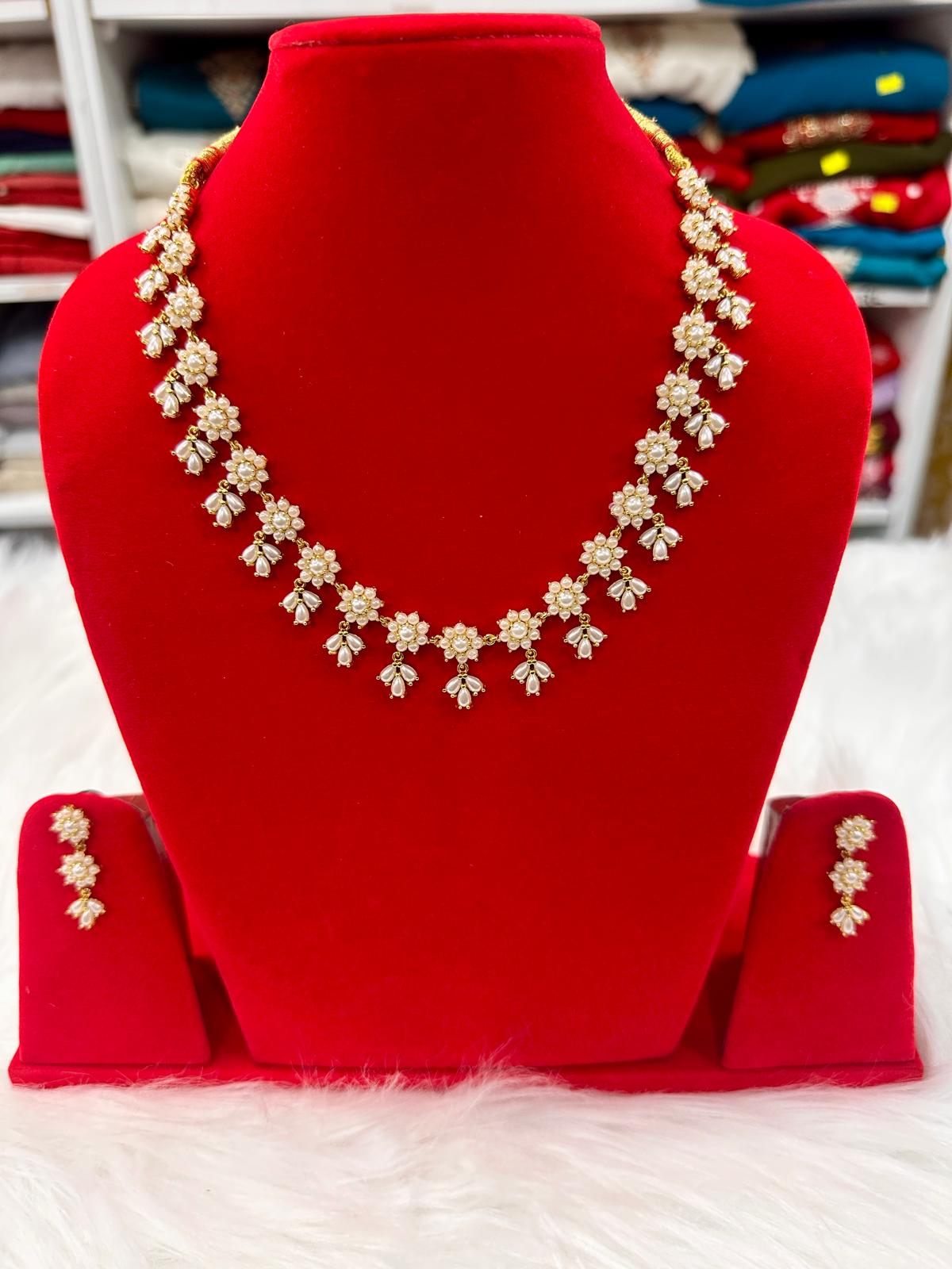 New Arrival Moti Set